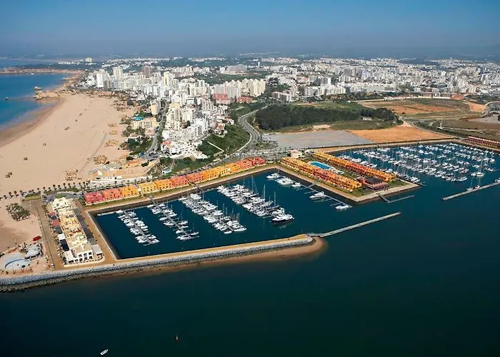 بوتيل Sailing Yacht In Marina بورتيماو