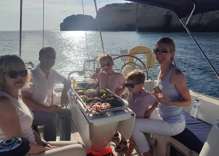 Sailing Yacht In Marina بوتيل *