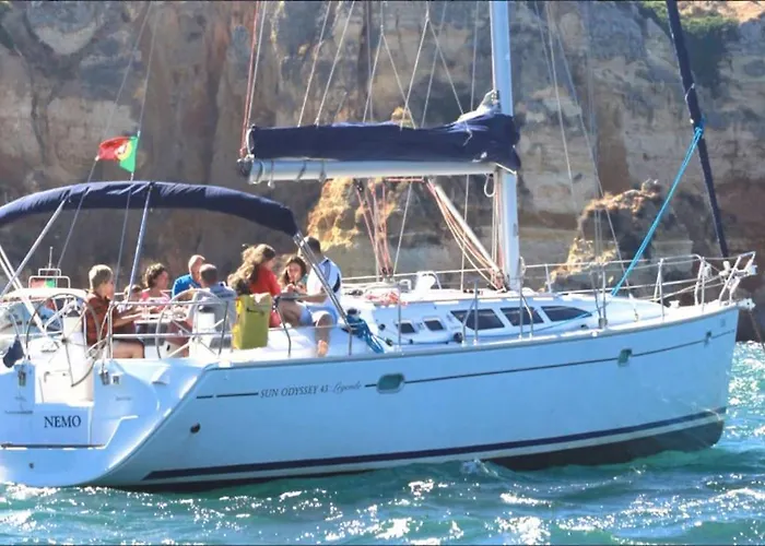 بوتيل Sailing Yacht In Marina بورتيماو